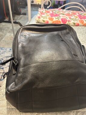 Men's Black Leather Backpack — Streamlined Everyday Carry